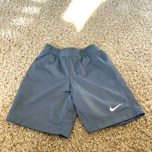 Boys Nike Grey Athletic Short, size 6
